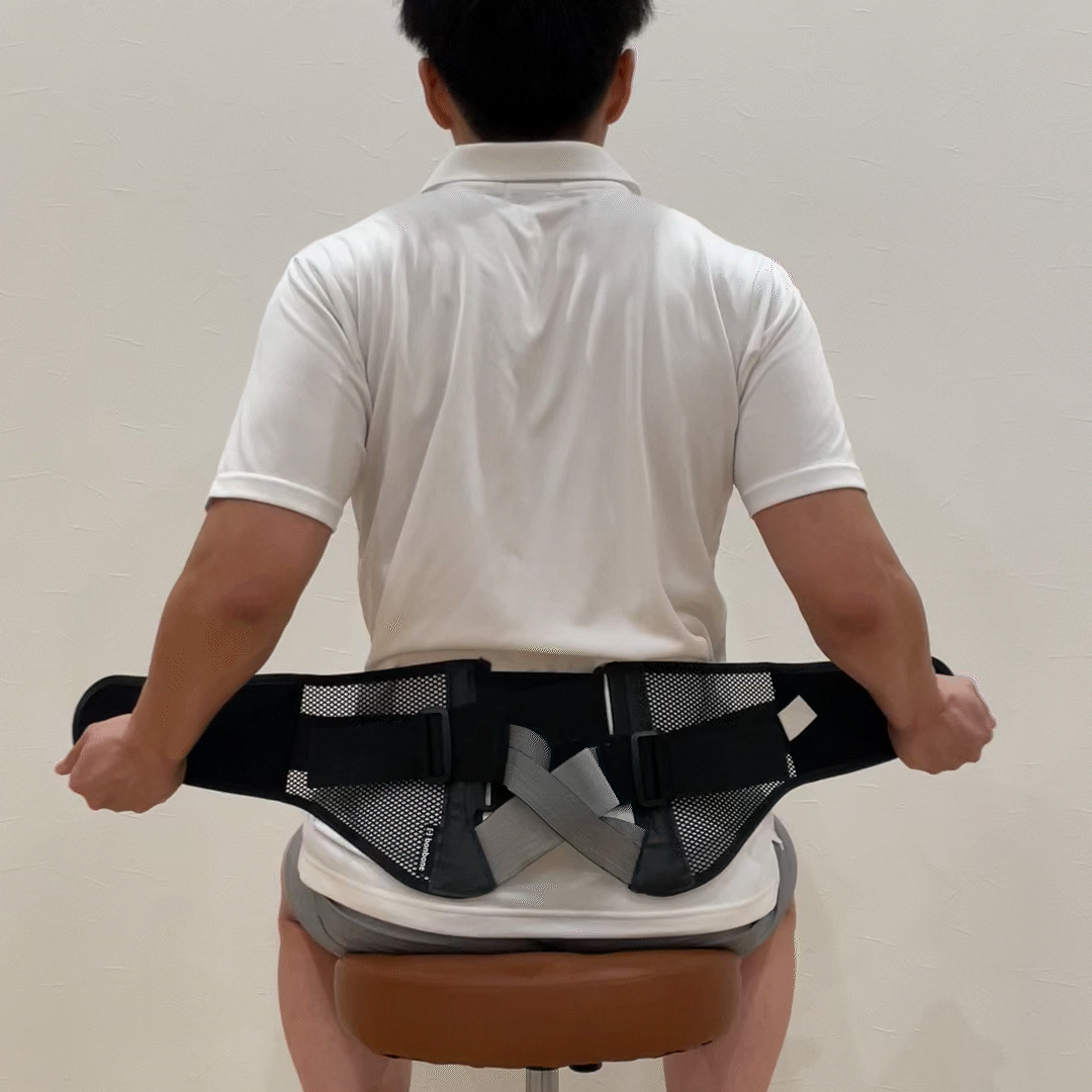 座り姿勢で装着
